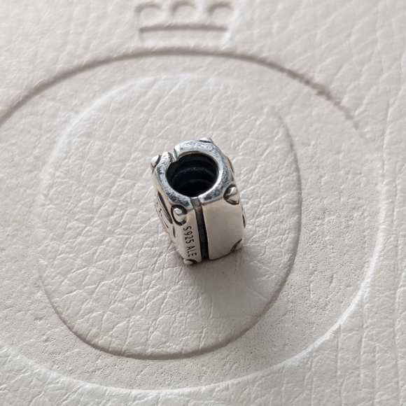 Pandora Suitcase Charm - Picture 9 of 10